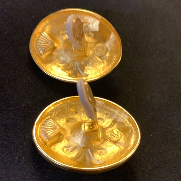 Vintage Karl Kagerfeld clip earrings, oval gold tone,orange enamel & faux pearl - Picture 5 of 8